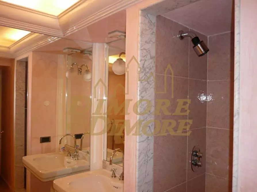 Immagine 16 di Villa in vendita  in Via Ciro Menotti 3 a Luino