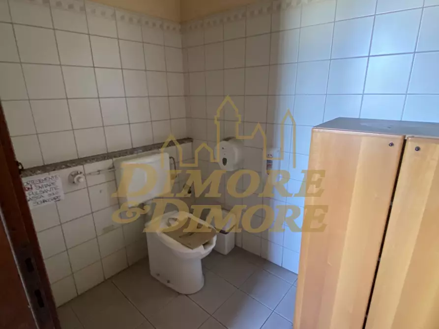 Immagine 37 di Showroom in vendita  a Castelletto Sopra Ticino