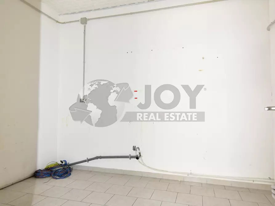 Immagine 15 di Locale commerciale in vendita  in via alcide de gasperi 51 a Carmiano