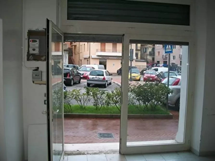 Immagine 11 di Locale commerciale in affitto  in PIAZZA GARIBALDI a Lanciano