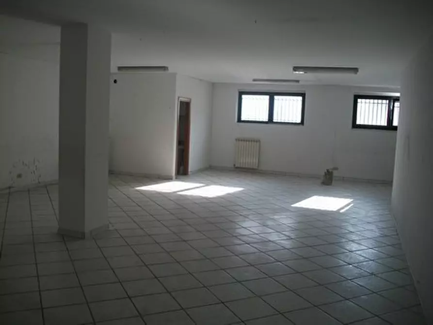 Immagine 11 di Locale commerciale in affitto  in VIA I.SILONE a Lanciano