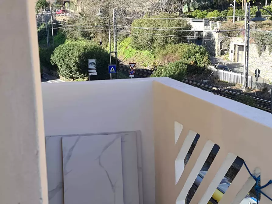 Immagine 9 di Trilocale in vendita  in V.le hanbury a Alassio