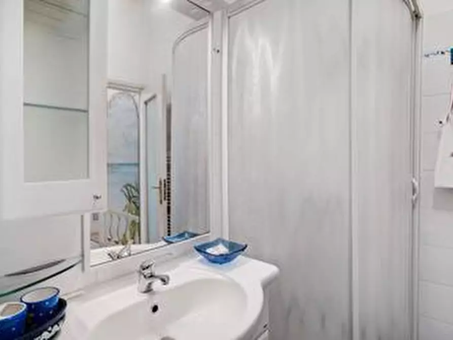 Immagine 19 di Trilocale in affitto  in Via Roma a Alassio