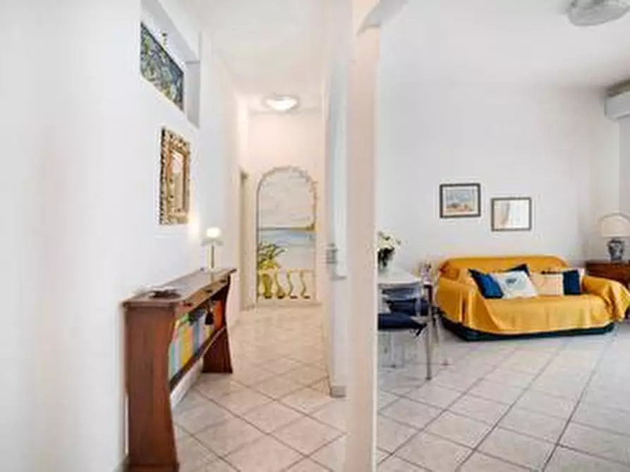 Immagine 11 di Trilocale in affitto  in Via Roma a Alassio