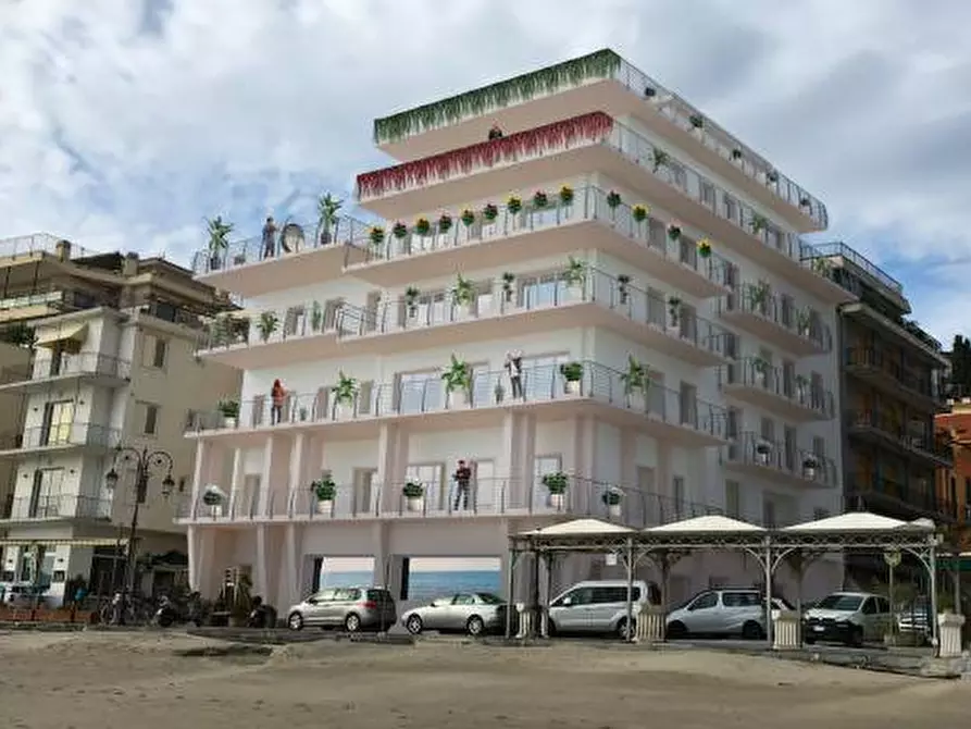 Immagine 3 di Attico in vendita  in Passeggiata Cadorna 83 a Alassio