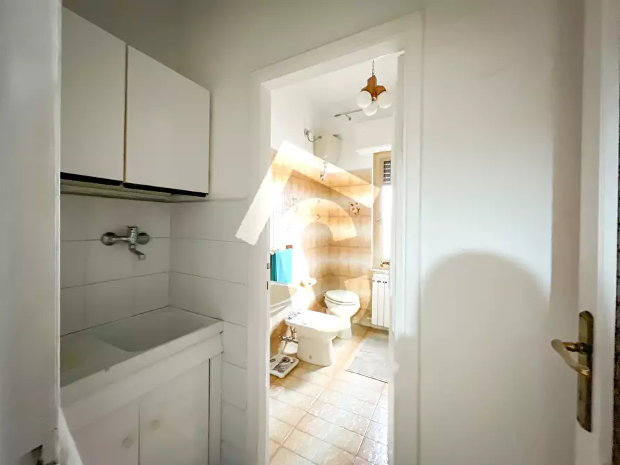 Immagine 15 di Palazzo in vendita  a Jesi