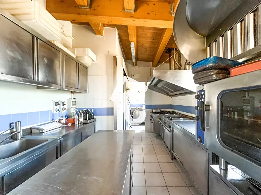 Immagine 28 di Rustico / casale in vendita  a Maiolati Spontini