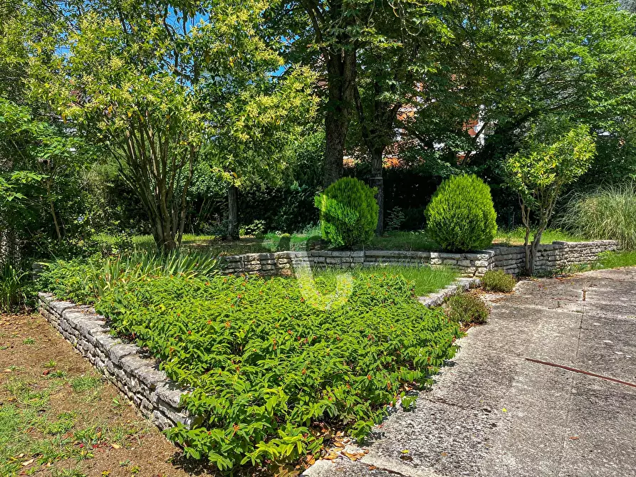 Immagine 10 di Villa in vendita  a Jesi