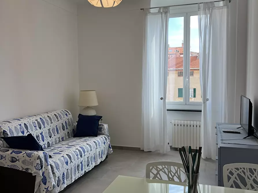 Immagine 3 di Bilocale in affitto  in Piazza Vittorio Emanuele II 5 a Finale Ligure