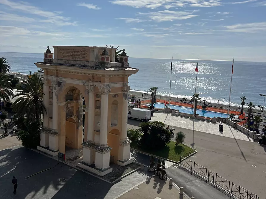 Immagine 1 di Bilocale in affitto  in Piazza Vittorio Emanuele II 5 a Finale Ligure