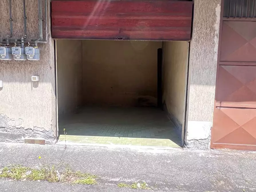 Immagine 3 di Garage in vendita  a Mascalucia
