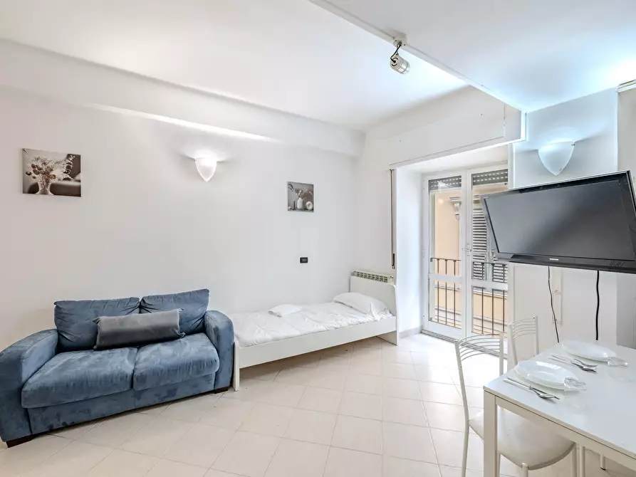 Immagine 16 di Pentalocale in vendita  in Vico Tana 1 a Genova