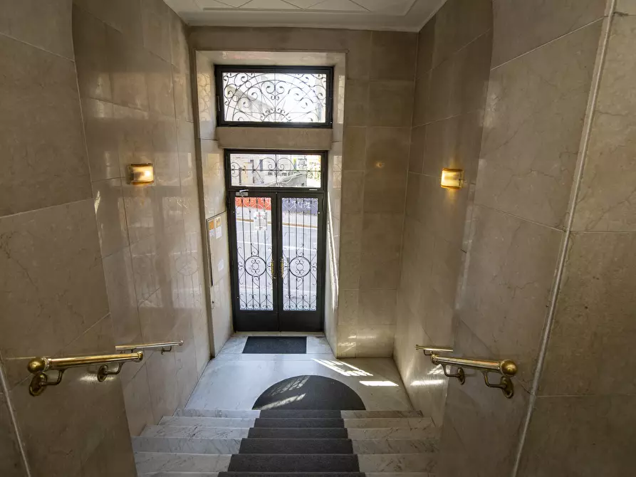 Immagine 39 di Ufficio in vendita  in Via Fieschi a Genova