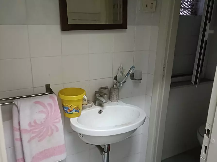 Immagine 21 di Locale commerciale in vendita  in Via dei Platani 35 R a Genova