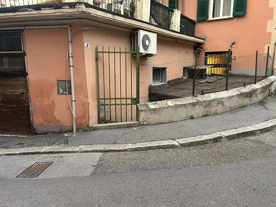 Immagine 5 di Locale commerciale in vendita  in Via Donghi 23 R a Genova