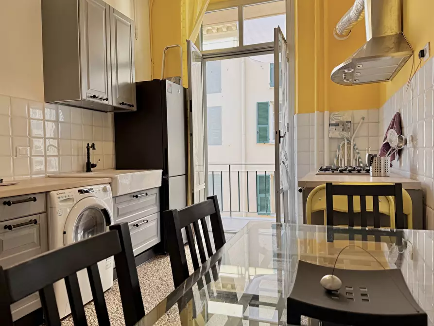 Immagine 34 di Pentalocale in vendita  in Via Fieschi a Genova