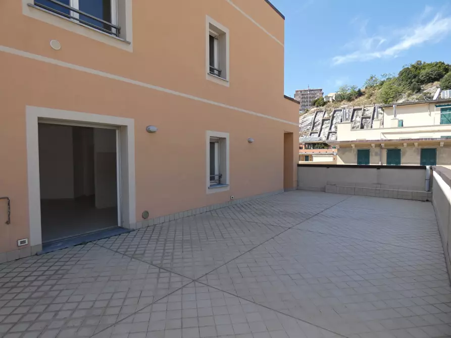 Immagine 1 di Appartamento in vendita  in Piazza Sopranis 36D a Genova