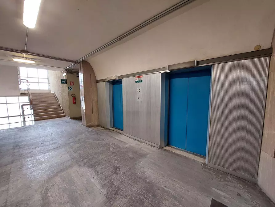 Immagine 15 di Ufficio in vendita  in Via di Sottoripa a Genova