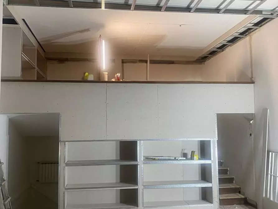 Immagine 4 di Locale commerciale in affitto  in Via XII Ottobre 9 a Genova