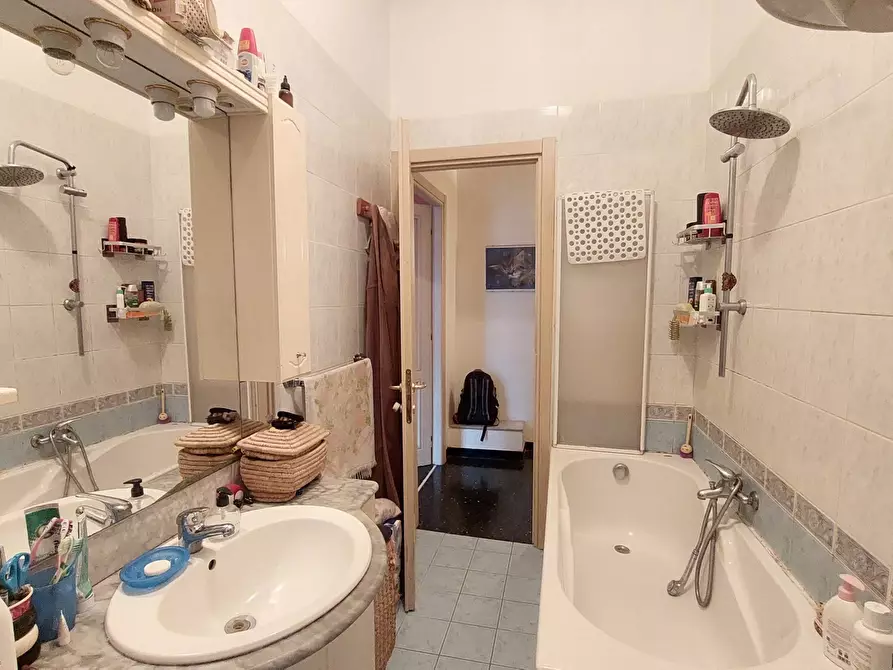 Immagine 11 di Trilocale in vendita  in Via Leonardo Montaldo 24 a Genova
