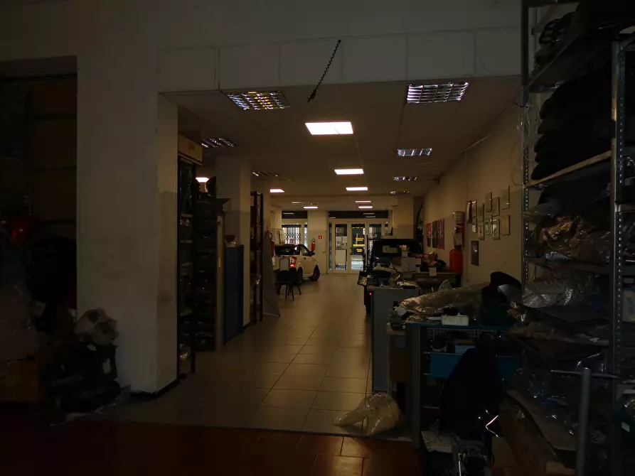 Immagine 7 di Locale commerciale in vendita  in Via Tullio Molteni 7R 9R a Genova