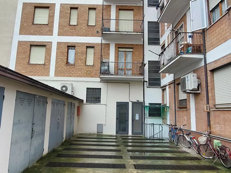 Immagine 2 di Garage in vendita  in VIA DANTE ALIGHIERI a Piacenza