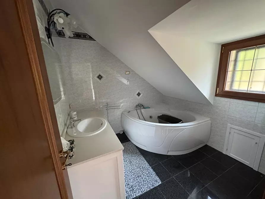 Immagine 9 di Casa semindipendente in vendita  a Ceranesi