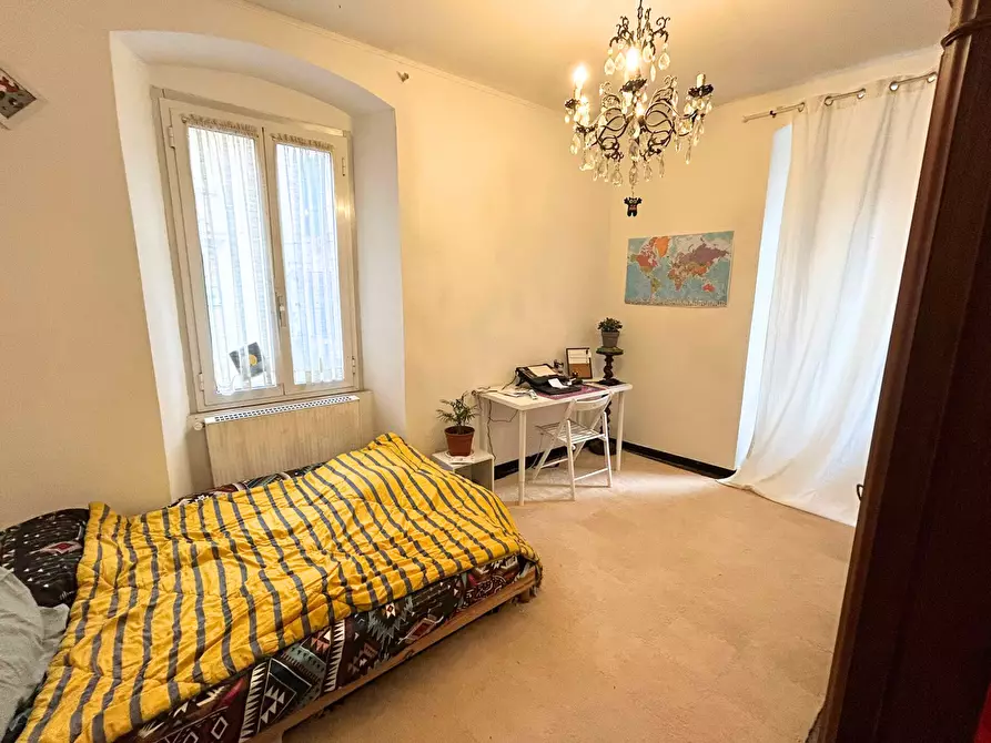 Immagine 4 di Pentalocale in vendita  in Via Giovanni Battista Marsano 2 a Genova