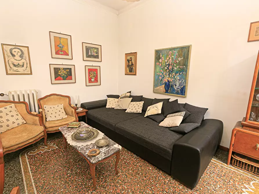Immagine 46 di Pentalocale in vendita  in Via Benvenuto Cellini 16 a Genova