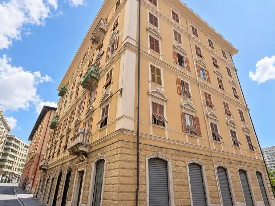 Immagine 3 di Pentalocale in vendita  in Via Giovanni Torti 29 a Genova