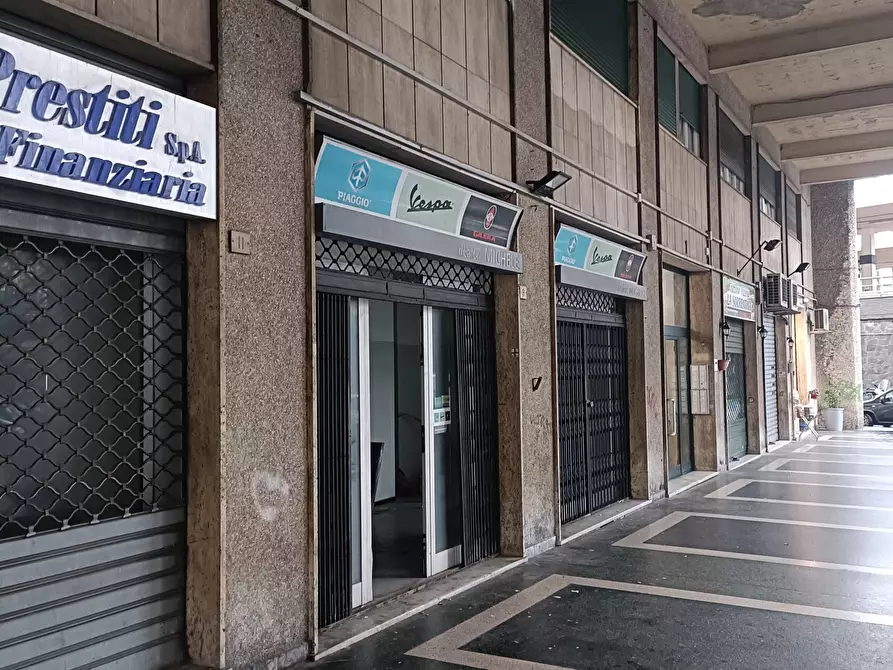 Immagine 31 di Locale commerciale in vendita  in Via Tullio Molteni 7R 9R a Genova