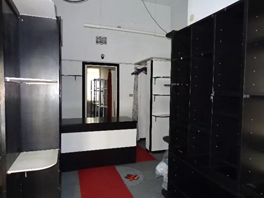 Immagine 2 di Locale commerciale in vendita  in Piazza Giovanni Tarello 3 a Genova