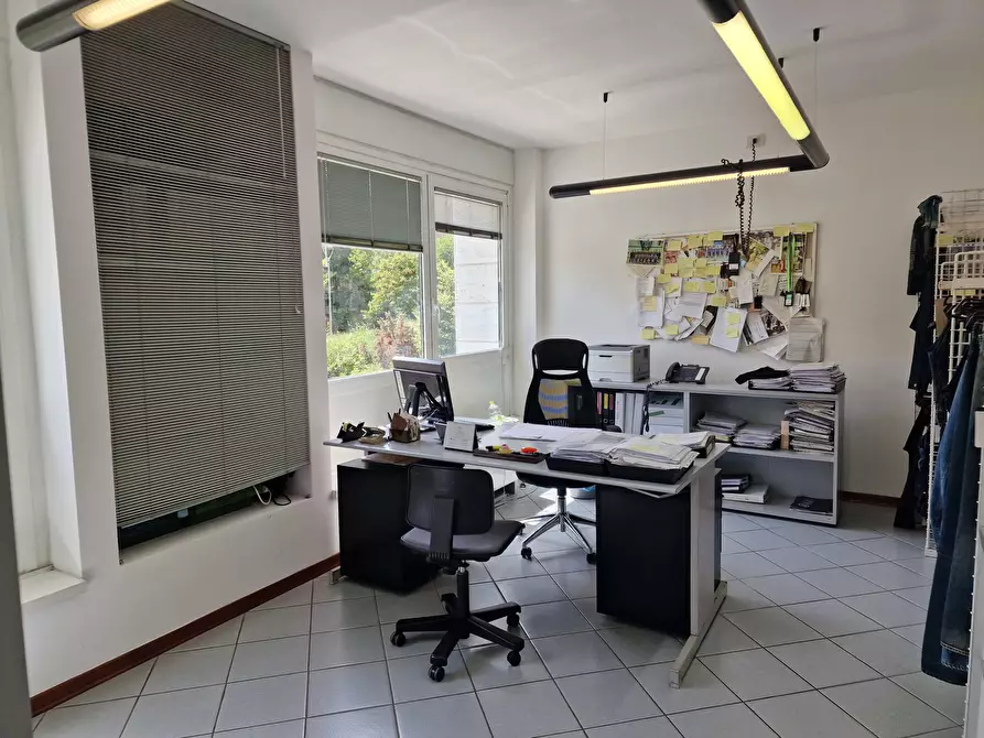 Immagine 15 di Ufficio in vendita  in Via del Macello 31F a Perugia