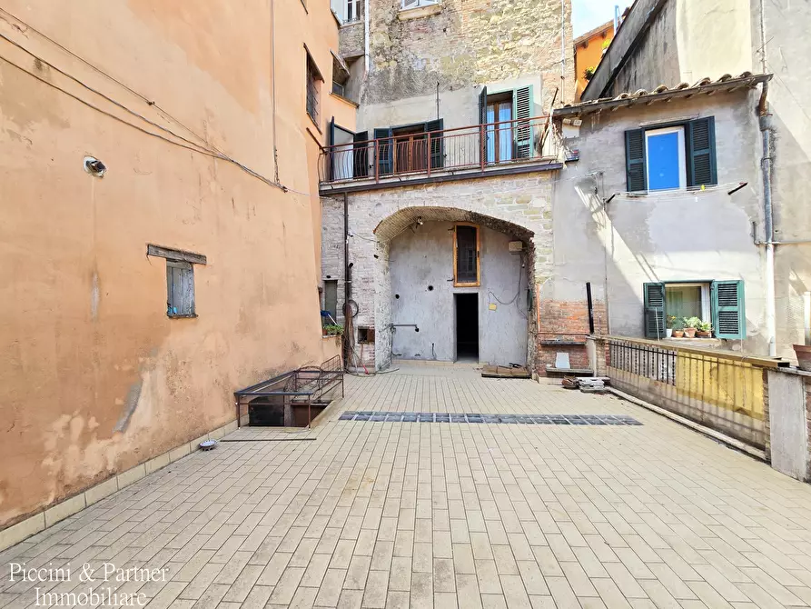 Immagine 14 di Pentalocale in vendita  in Via Imbriani 38 a Perugia