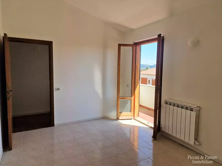 Immagine 29 di Pentalocale in vendita  in Via della Martinella 9A a Passignano Sul Trasimeno