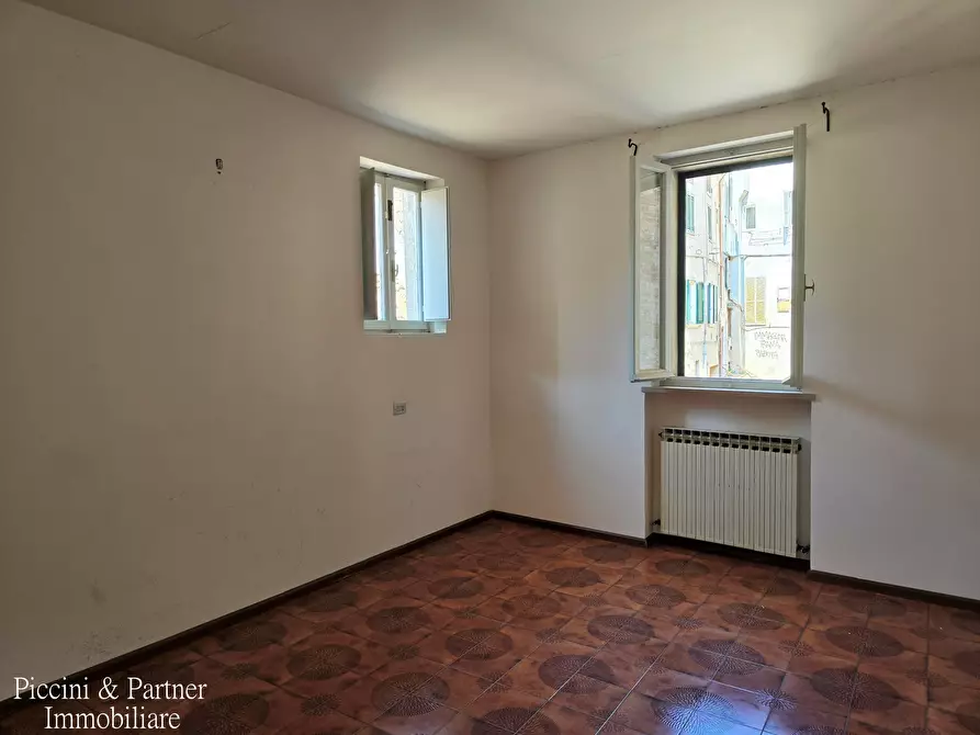 Immagine 52 di Pentalocale in vendita  in Via Imbriani 38 a Perugia