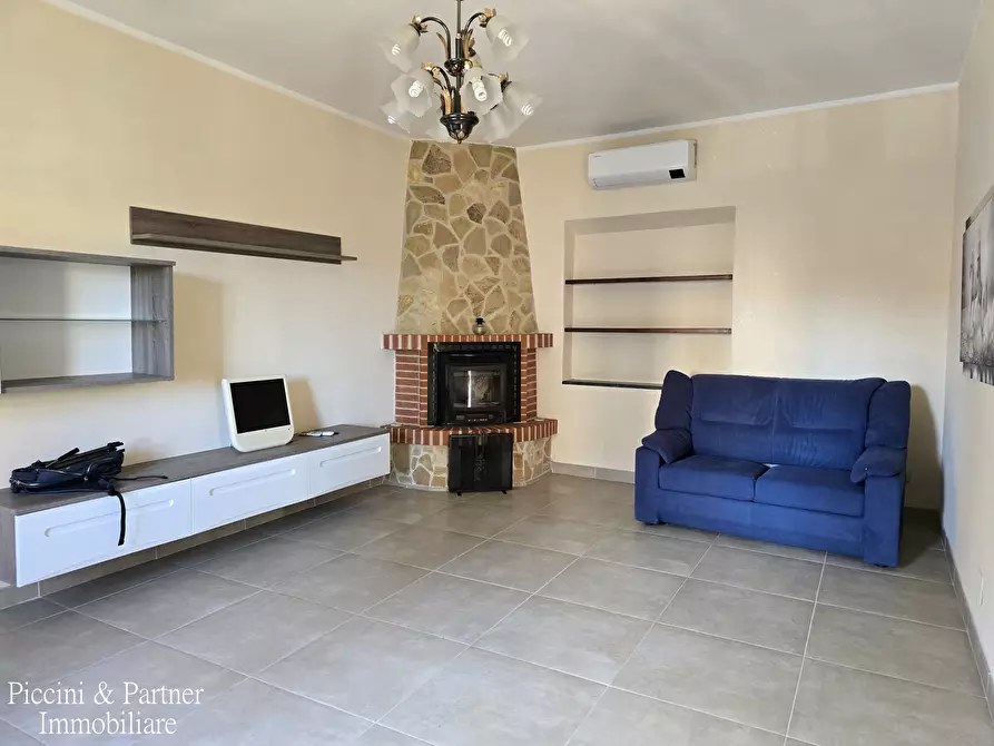 Immagine 4 di Casa bifamiliare in vendita  in Piazzale Umbria a Castiglione Del Lago