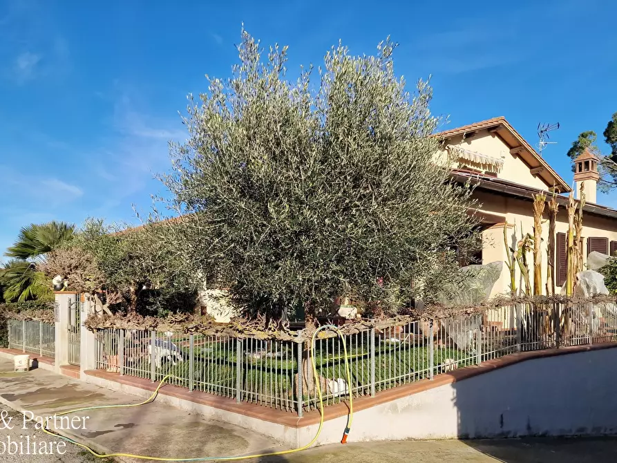 Immagine 2 di Casa bifamiliare in vendita  in Via Milano a Castiglione Del Lago