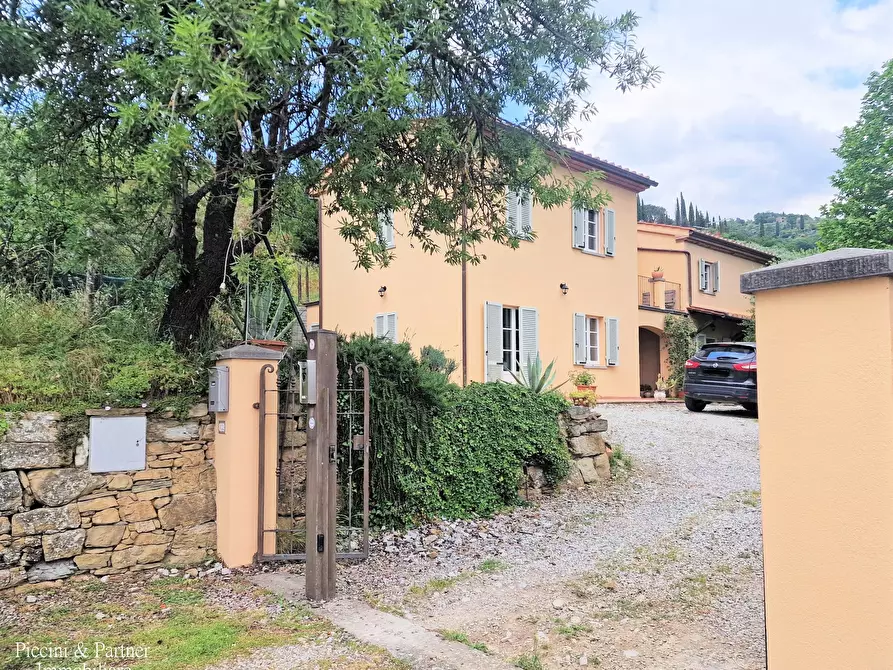 Immagine 1 di Villa in vendita  in Via Apparita a Castiglion Fiorentino