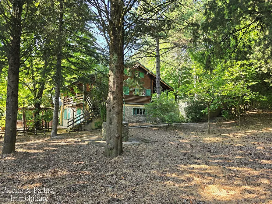 Immagine 1 di Baita in vendita  in Via dei Cespugli 10 a Passignano Sul Trasimeno