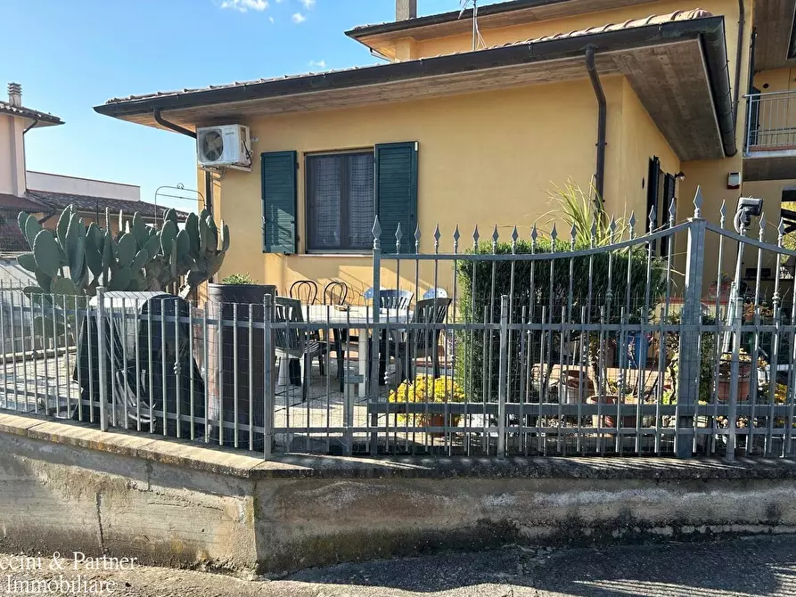Immagine 2 di Casa trifamiliare in vendita  in Via Bagnolo a Castiglione Del Lago