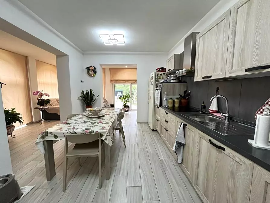 Immagine 30 di Villa in vendita  in Via Giovan Pietro Vitali a Massa