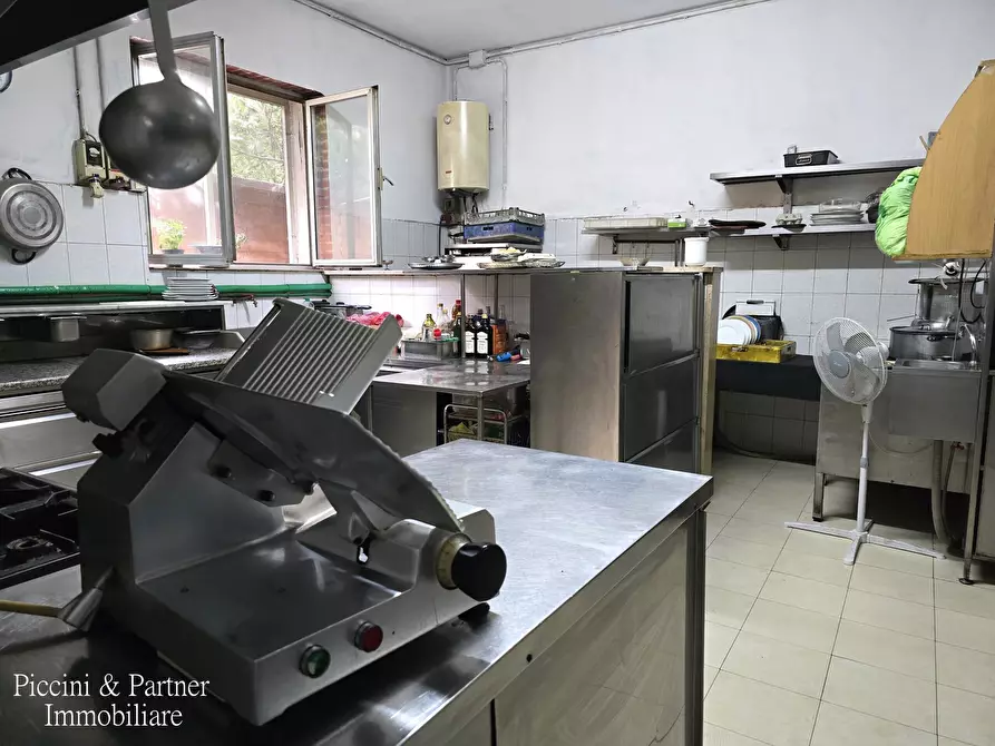 Immagine 21 di Bar / Ristorante in vendita  in Via Mastrodicasa a Perugia