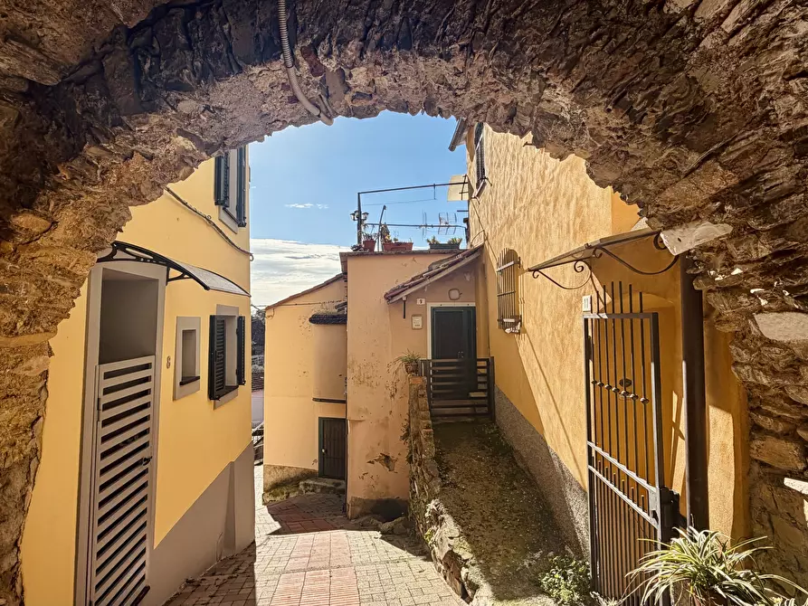 Immagine 2 di Porzione di casa in vendita  in Via Partigiani a Diano San Pietro