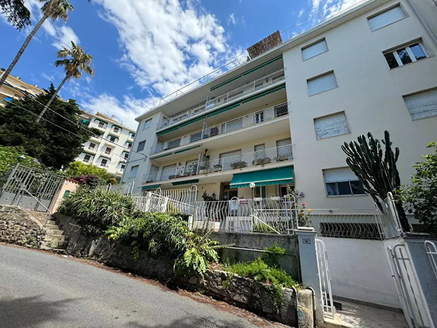 Immagine 13 di Bilocale in vendita  in Via Pietralunga 4 a San Remo