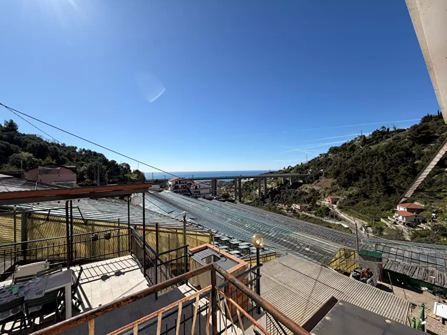 Immagine 3 di Trilocale in vendita  in Strada Carrozzabile S. Pietro 165 a San Remo