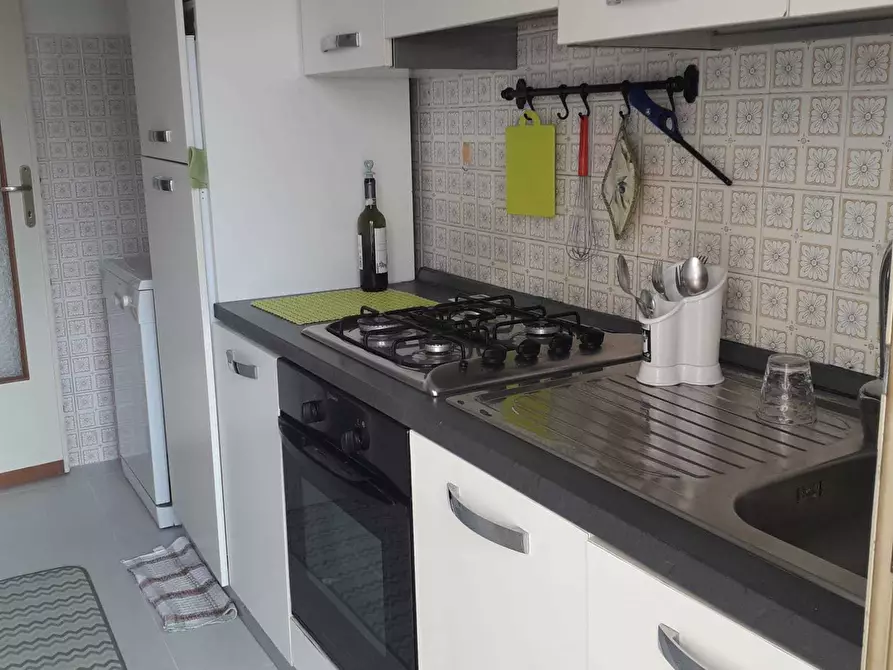 Immagine 4 di Trilocale in affitto  a Viareggio