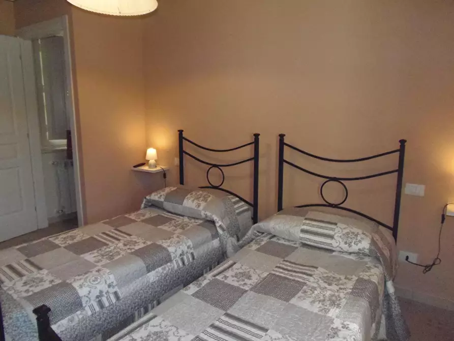 Immagine 16 di Casa semindipendente in affitto  a Camaiore