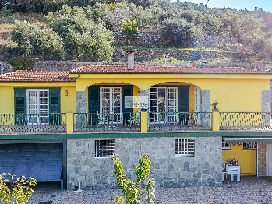 Immagine 1 di Villa in vendita  in Via Giulio Cesare 2 a Santo Stefano Al Mare