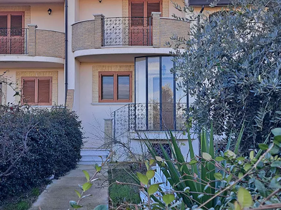 Immagine 3 di Villetta a schiera in vendita  in Via Provinciale della Rocca 44 a Santa Maria Imbaro